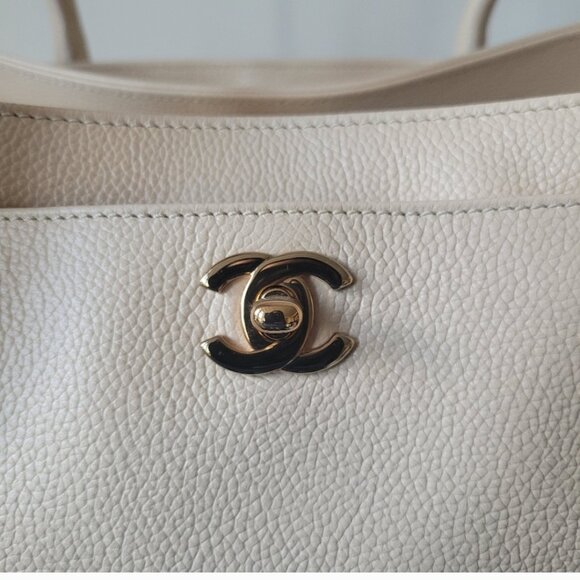 CHANEL Set Beige Tote and Insert - Picture 8 of 16